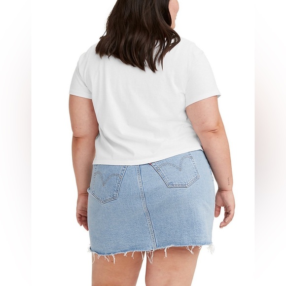 Levi’s Plus Size Cropped Jordie Flower Logo Tee - Picture 2 of 6